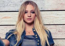 Regard-Magazine-Mollee-Gray-1